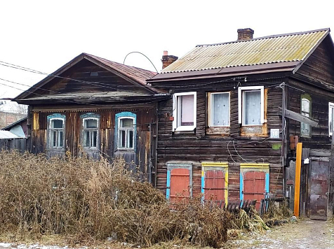 Прокуратура ускорила срок расселения аварийного дома на Исторической и добилась скорейшего предоставления квартиры жильцам. Фото: Прокуратура Красноярского края