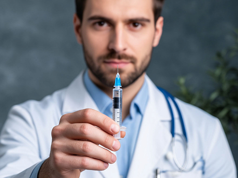 Красноярцы ещё успевают привиться от гриппа по дороге на работу и обратно. Фото: Shedevrum