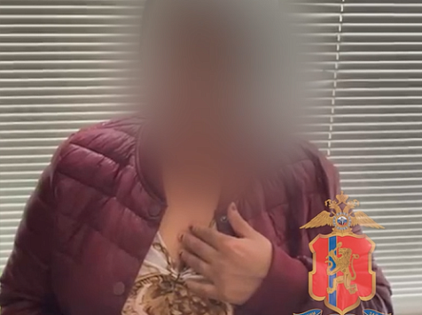 В Сосновоборске лже-ясновидящая похитила у пенсионера 15 тысяч рублей во время «снятия порчи». Фото/видео: ГУ МВД по краю