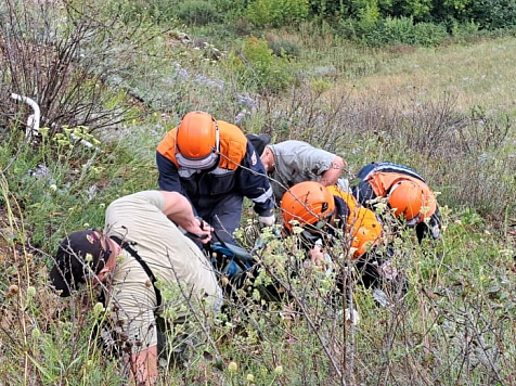 Красноярец упал со смотровой площадки и пролетел 70 метров. Фото: КГКУ "Спасатель"