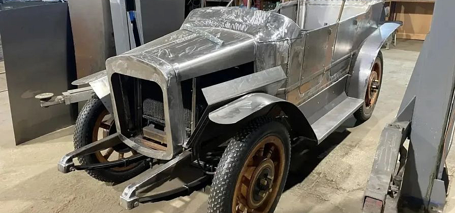 В Красноярске по оригинальным чертежам воссоздали первое авто Российской империи