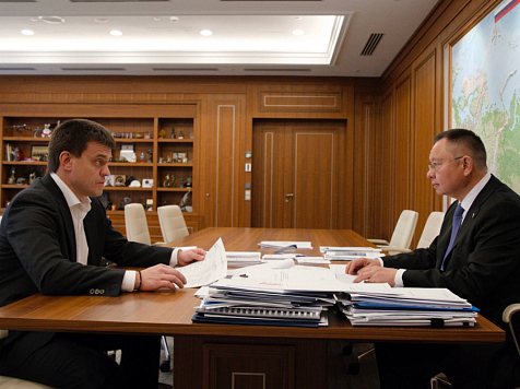 Планы по строительству ветки метротрама и дороги-дублера в Солнечном губернатор края обсудил с главой Минстроя России. Фото: Правительство Красноярского края