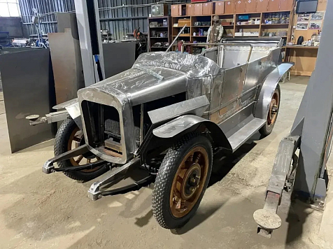 В Красноярске по оригинальным чертежам воссоздали первое авто Российской империи. Фото: Александр Кнапнугель