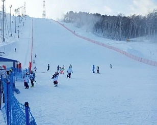 В Красноярске на «Сопке» открывается трасса для лыжников и сноубордистов: публикуем расписание и стоимость