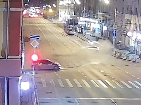 Водитель Kia погиб в жестком ДТП в центре Красноярска. Видео: ЧП Красноярск