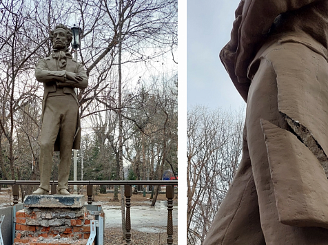 В Центральном парке Красноярска демонтируют поврежденный вандалами памятник Александру Пушкину. Фото: Центральный парк. Возрождение