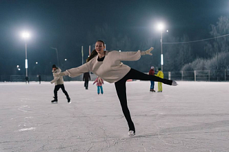 Каток на острове Татышев вернулся к работе перед проводами зимы в Красноярске