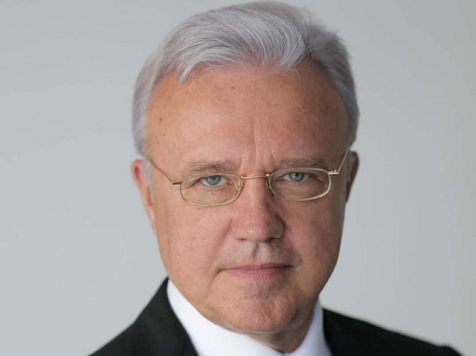 Губернатор Красноярского края Александр Усс поздравил красноярок с 8 Марта. Фото: google.com