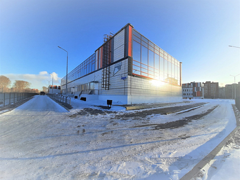 В Красноярске на берегу озера возле школы №158 нашли предмет похожий на гранатомет . Фото: сообщество школы№158 Вконтакте