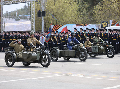 В Красноярске состоялось торжественное шествие в честь 77-й годовщины Великой Победы. Фото: Александр Черных