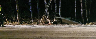 В Красноярском крае водитель бросил пострадавшего ребёнка в машине 