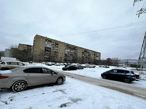 На Ярыгинской набережной в Красноярске закроют сквозной проезд через парковку. Фото: администрация Красноярска
