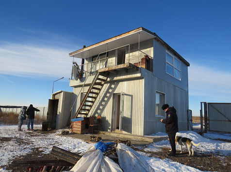 24 дачных домика на 255 тыс. рублей обчистили двое жителей Красноярского края. Фото: МВД