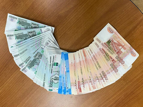 Бабушка из Красноярска чуть не отдала все сбережения мошенникам. Фото: МВД 24