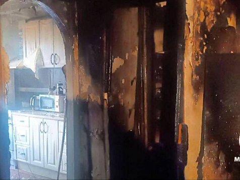 Мать устроила пожар в квартире Сосновоборска и оставила 9-летнего сына с ожогами. Фото: МЧС Красноярского края