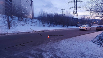 Школьника сбила машина в Свердловском районе Красноярска: до зебры он не дошел двести метров