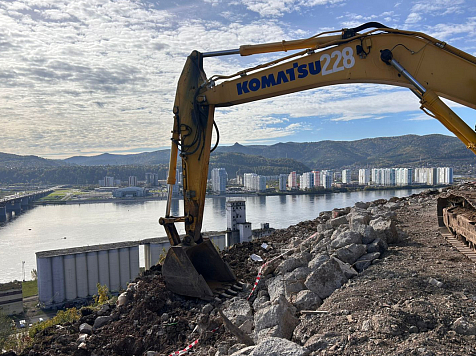 В красноярском Студгородке начали укреплять разрушающийся склон. Фото: мэрия Красноярска
