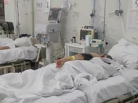 Врачи Красноярской краевой больницы опубликовали видео реанимации «красной зоны». Фото, видео: vk.com/shtabkrskstate