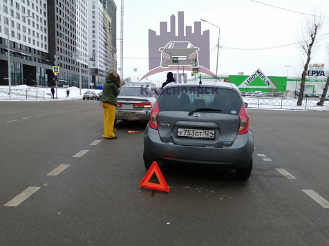 В Красноярске девушка устроила аварию, чтобы проучить водителя. Фото и видео: ЧП Красноярск