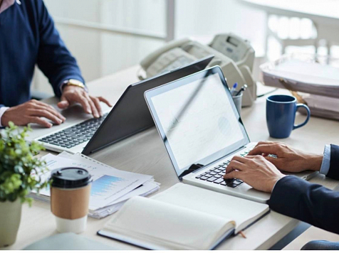 Россиян во второй половине 2025 ожидают массовые сокращения и снижения зарплат. Фото: Freepik.com