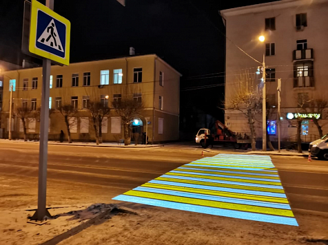 В Красноярске появился первый проекционный пешеходный переход. Фото: https://vk.com/krasnoyarskrf
