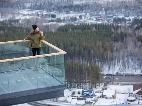 Красноярцы делают первые фотографии на новой смотровой площадке . фото:.gornovosti.ru