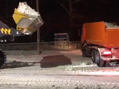 Глава Назарово недоволен качеством уборки дорог в городе. Видео: пресс-служба города Назарово