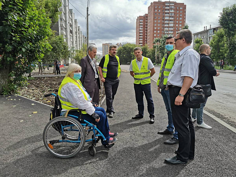 Общественные контролёры проверили на доступность ремонт Судостроительной