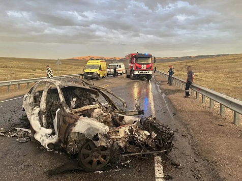 В Туве легковушка взорвалась после столкновения с бензовозом. Фото: МВД Тувы