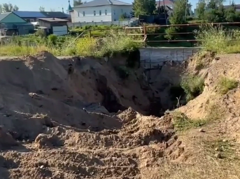 Обвалившуюся дамбу в Енисейске не отремонтировали вовремя из-за недостатка средств в бюджете. Фото: Прокуратура края