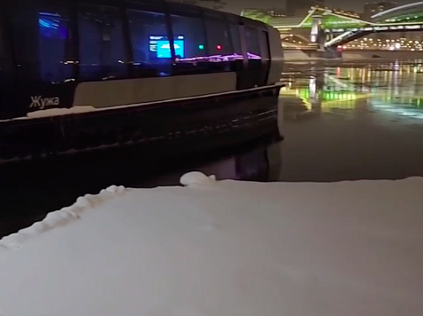 «Как на маленьком «Титанике»»: экс-мэр Красноярска Сергей Ерёмин протестировал речное такси в Москве. Скриншот видео: vk.com/eremin_krsk