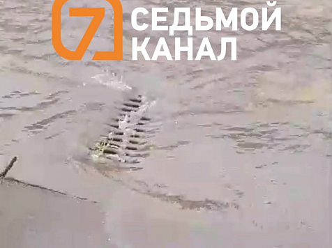 Чистили ливнёвки сами: как Красноярск переживал последствия дождя в выходные