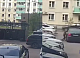 В Красноярске 9-летний мальчик на самокате попал под колеса машины во дворе