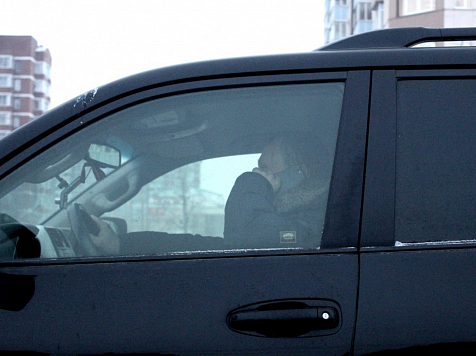 В Красноярске наказано с начала года 660 водителей за разговоры по телефону за рулём. Фото, видео: https://vk.com/gibdd24