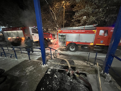 Двое человек пострадали при пожаре в красноярском пансионате «Родник». Фото: МЧС России по Красноярскому краю