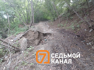 В Красноярске ливни снова подмывают берег Енисея