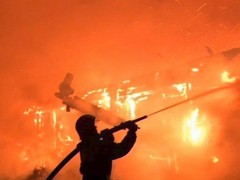 В Красноярске во время пожара на Воронова погиб мужчина. Фото: 7 канал Красноярск