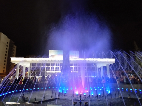  В Красноярске сезон фонтанов завершился ярким шоу: видео. Фото, видео: 7 канал Красноярск