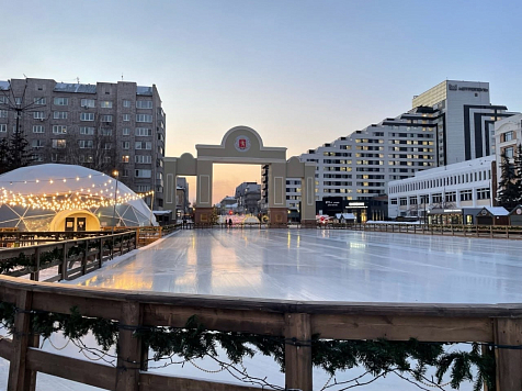 В Красноярске вернулись к работе открытые катки. Фото: Красгорпарк