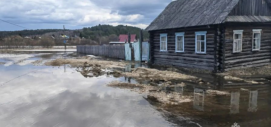 В Красноярском крае оказались затоплены 135 приусадебных участков и 12 домов