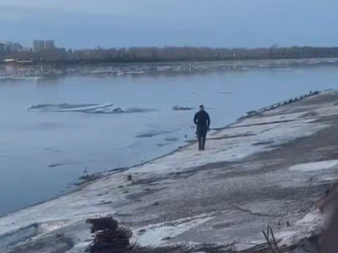 Красноярец сплавился на льдине по Енисею. Видео: “БЕРЛОГА | Детективное агентство/tg