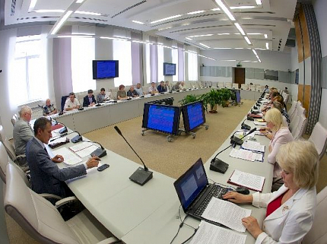 Депутаты назвали повышение самим себе зарплаты вдвое «техническим». Фото: sobranie.info