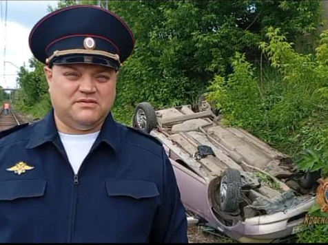 Под Красноярском Toyota с семьёй в салоне сорвалась с обрыва, у машины отказали тормоза. фото: ГАИ Красноярского края