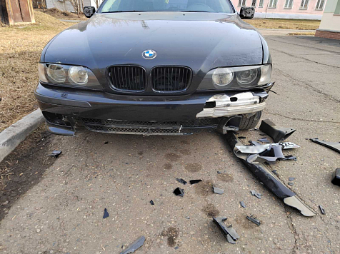 В Зеленогорске пьяная девушка палкой повредила BMW бывшего парня. Фото: МВД
