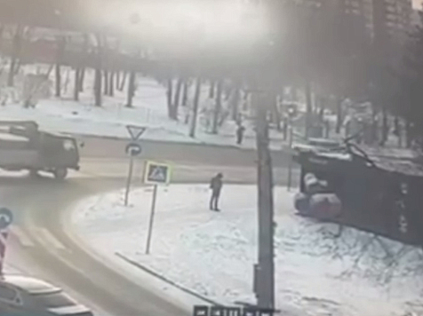 Красноярский водитель сбил 11-летнюю девочку, проезжая на «красный». Фото и видео: 24 ГОСАВТОИНСПЕКЦИЯ