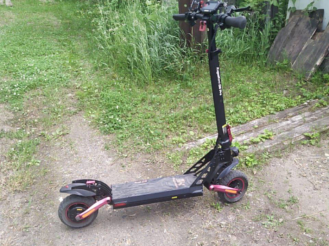 На севере Красноярского края подросток попал в реанимацию после падения с электросамоката. Фото: ГАИ Красноярского края