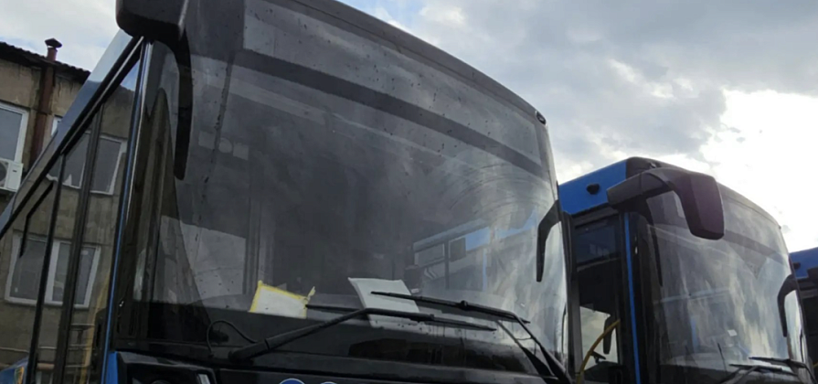 В Красноярске новые автобусы избавят жителей Солнечного от очередей на остановках 