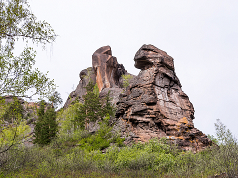 Две туристки не смогли спуститься со скалы на «Красноярских Столбах». Фото: Петр Урозаев, https://vk.com/petya82, https://vk.com/npkrasstolby