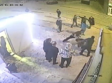 Красноярка жестко избила незнакомца «розочкой» от бутылки пива. Видео: прокуратура Красноярского края