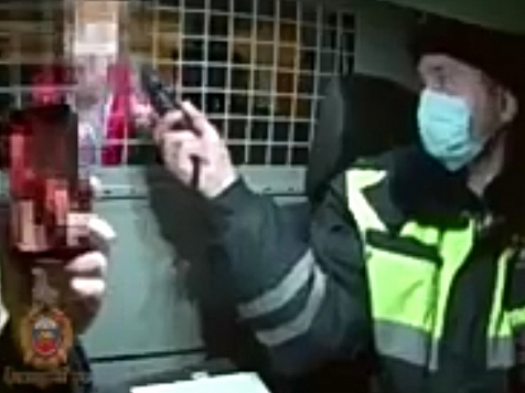 Под Красноярском пьяная мать ехала за рулем с 6-месячным ребенком . Фото, видео: 24мвд.ру